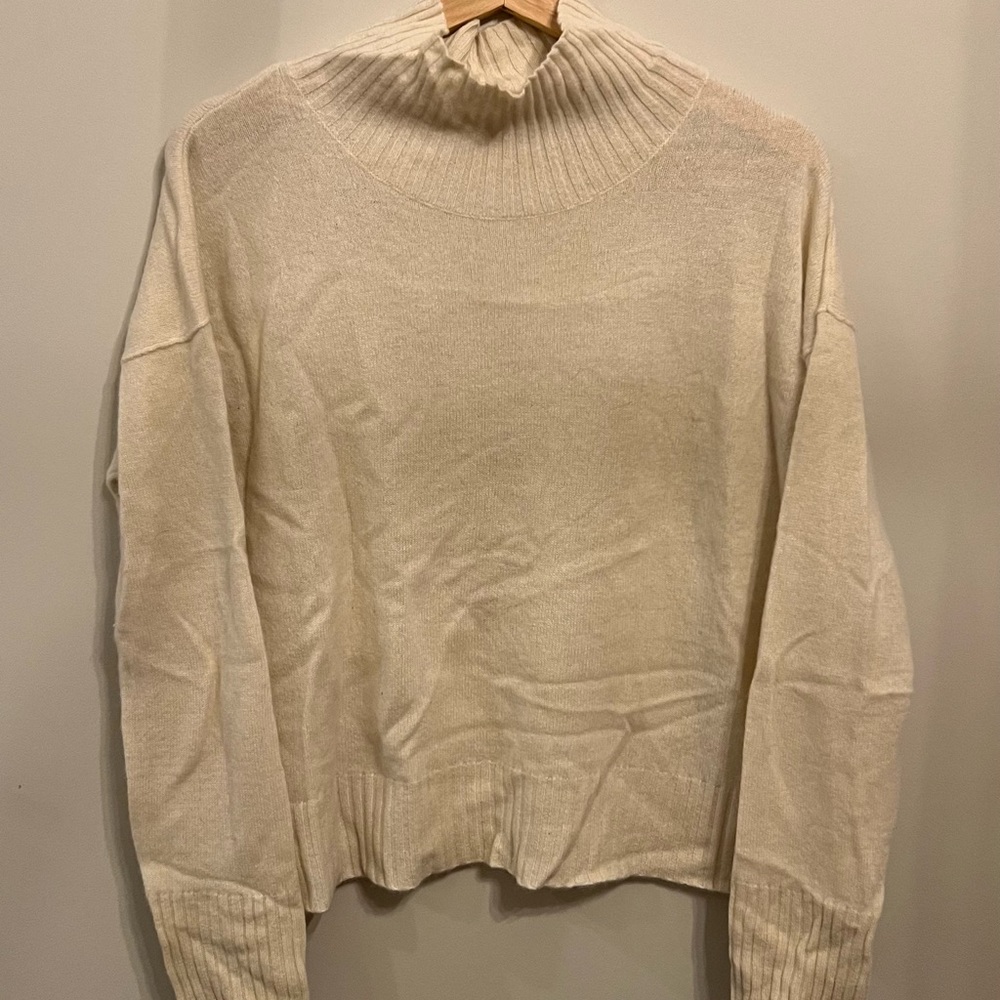 Free People cream turtle neck, gently worn Small